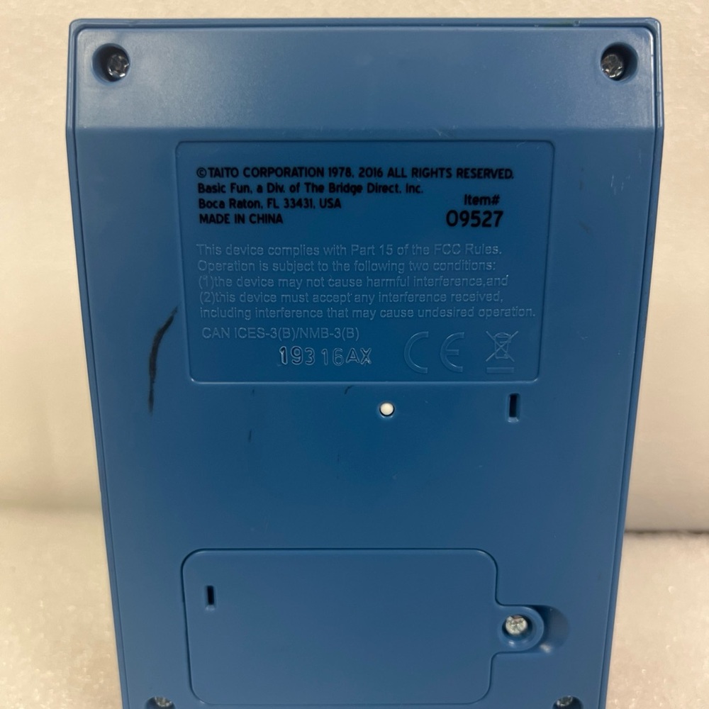 Space Invaders Handheld Console - Classic Blue - Picture 4 of 8